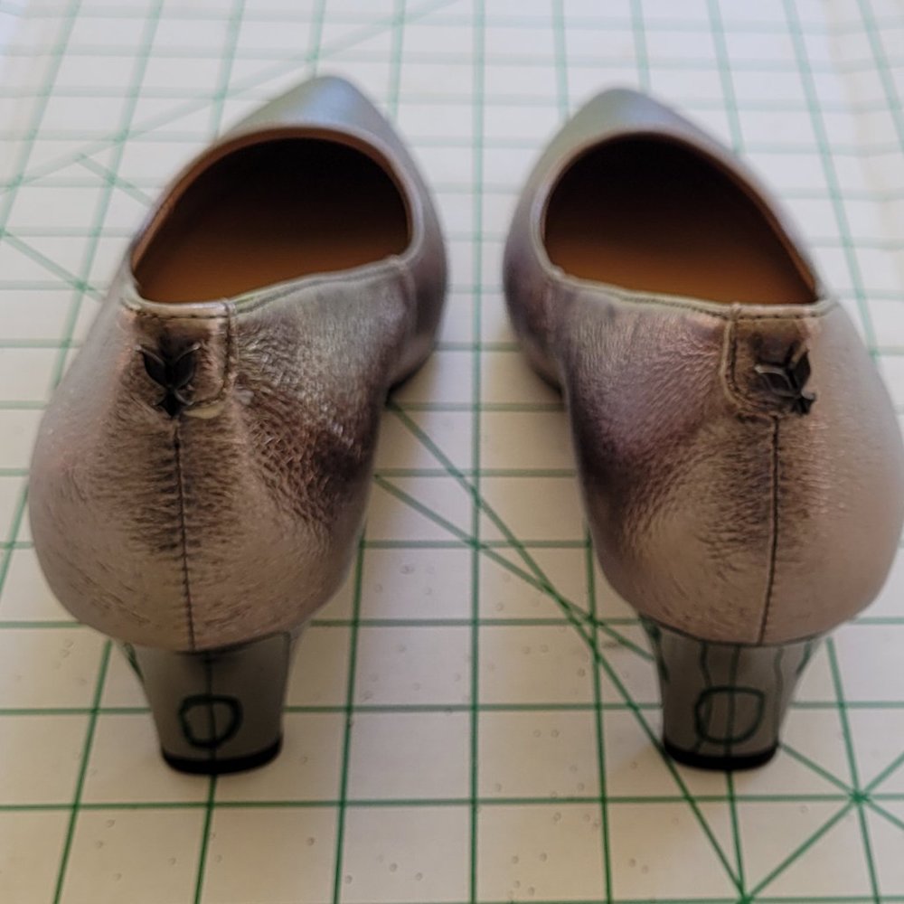 J. Reneé Metallic Pointed Toe pumps - Picture 4 of 14
